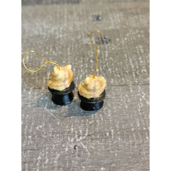 Mini tabby cat Noel mistletoe hat ornament set Xmas decor - Picture 3 of 4